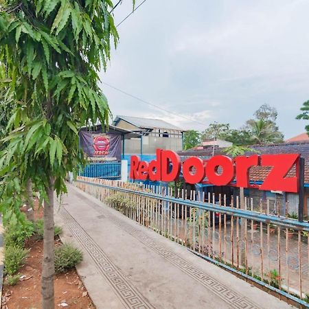 Reddoorz Syariah At Jl Pangeran Hidayatullah Cianjur Hotel Buitenkant foto