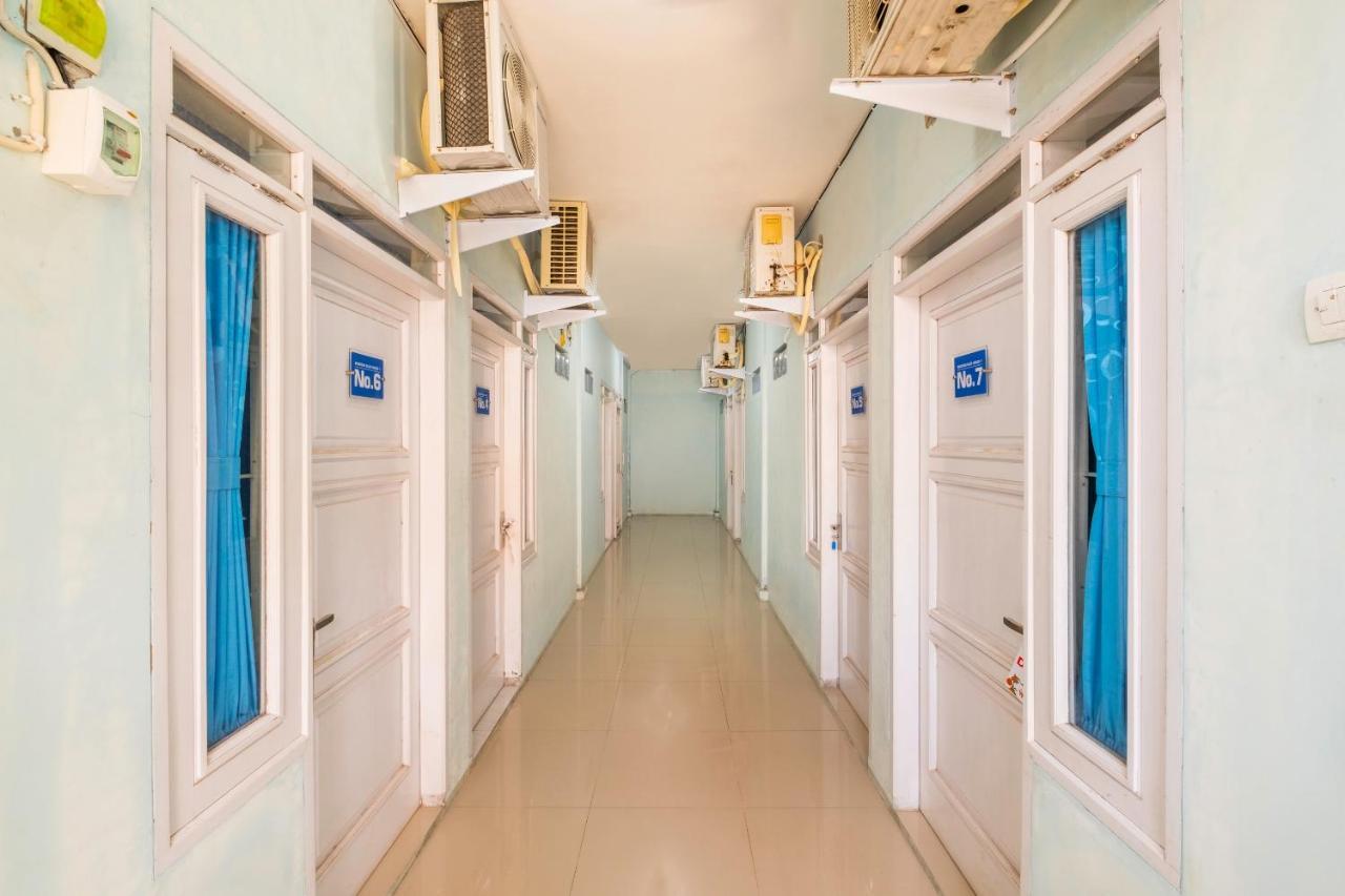 Reddoorz Syariah At Jl Pangeran Hidayatullah Cianjur Hotel Buitenkant foto