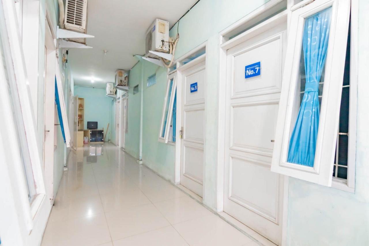 Reddoorz Syariah At Jl Pangeran Hidayatullah Cianjur Hotel Buitenkant foto