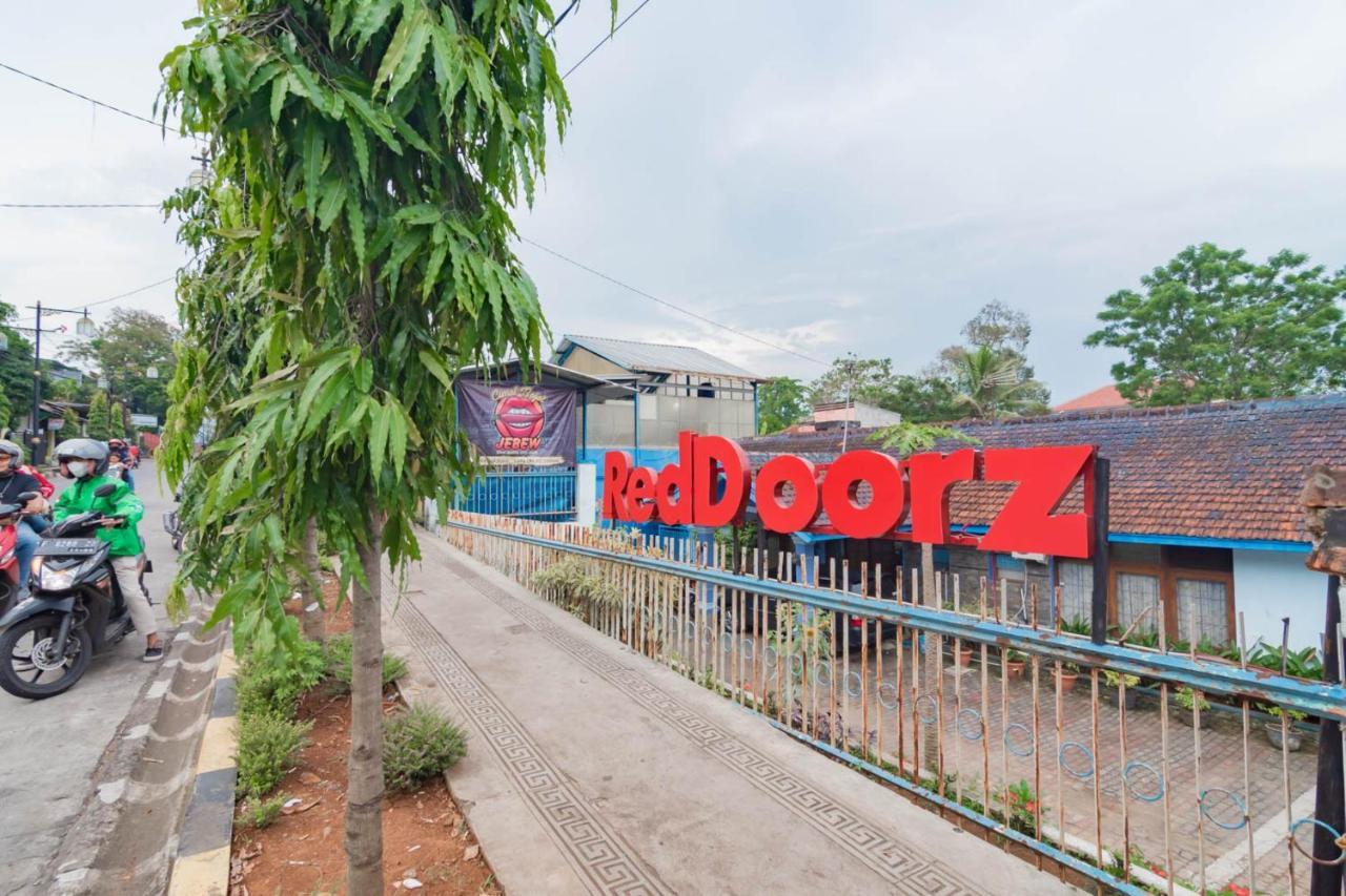 Reddoorz Syariah At Jl Pangeran Hidayatullah Cianjur Hotel Buitenkant foto