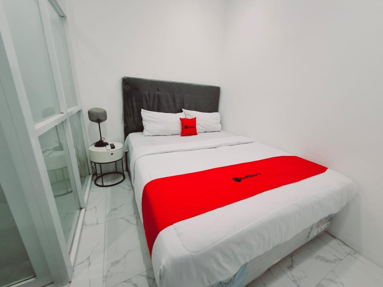 Reddoorz Syariah At Jl Pangeran Hidayatullah Cianjur Hotel Buitenkant foto